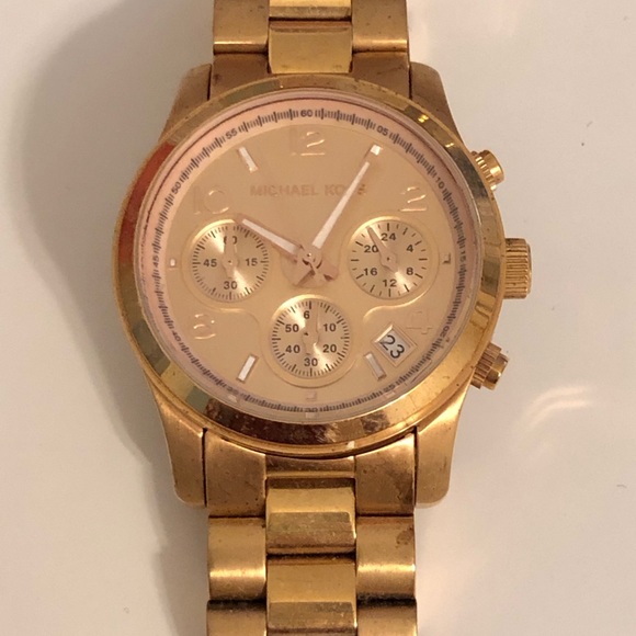 Michael Kors Runway Rose Gold Watch - Picture 2 of 9